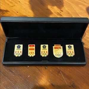 Vintage 1992 Chrysler Olympic 5 pin commemorative set winter and summer in box